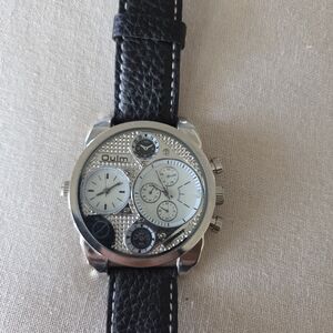 Oulm Silver and Black Multi-Dial Watch